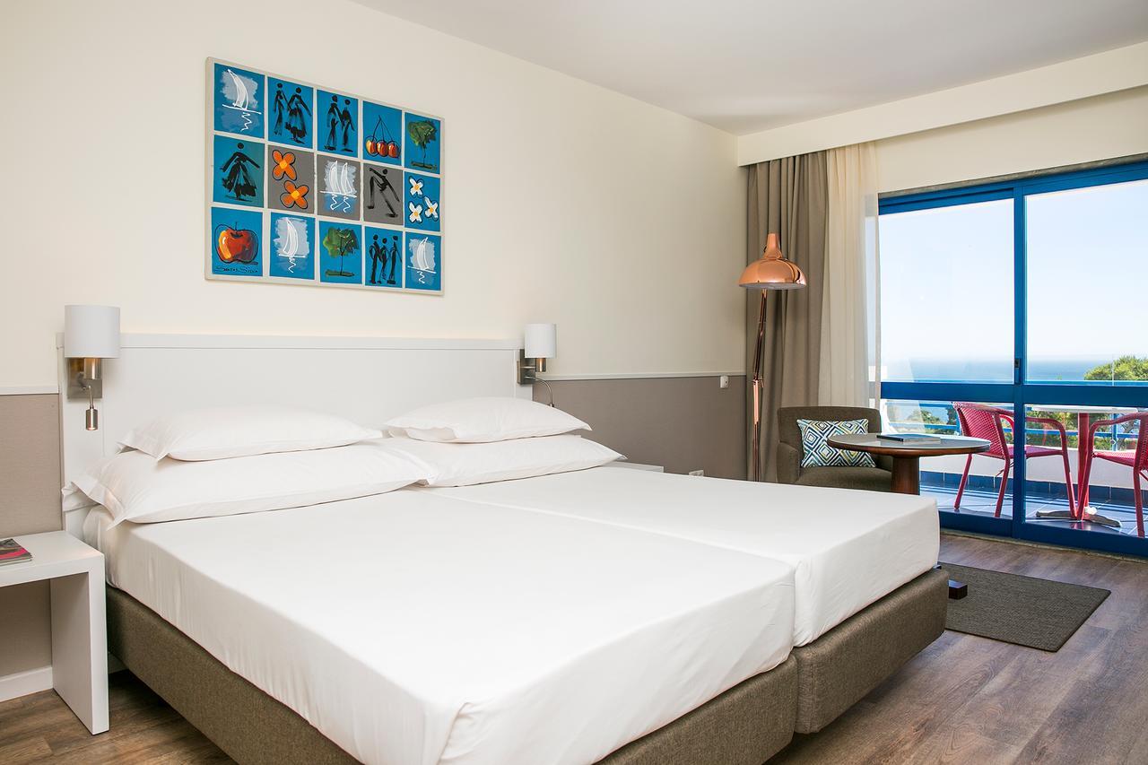 Deluxe Tweepersoonskamer met 2 Aparte Bedden en Uitzicht op Zee